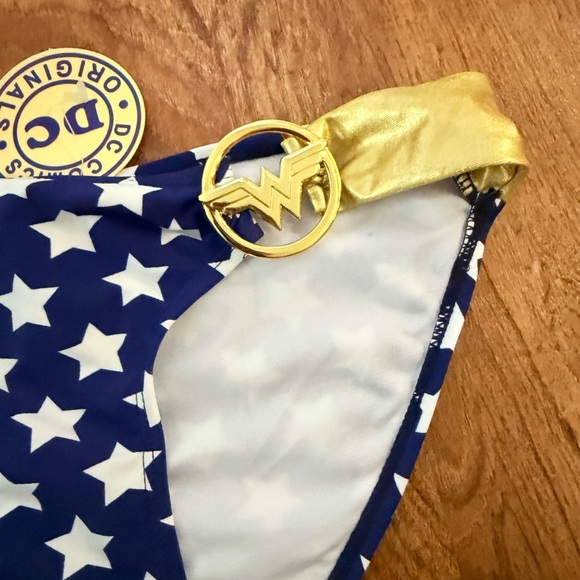 NEW Bold DC Wonder Woman Red and Gold Bikini Set with Wrap -small- - Picture 5 of 7